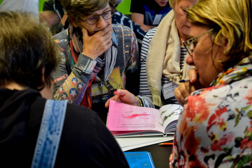 leerkrachten volgen een workshop rond boeken